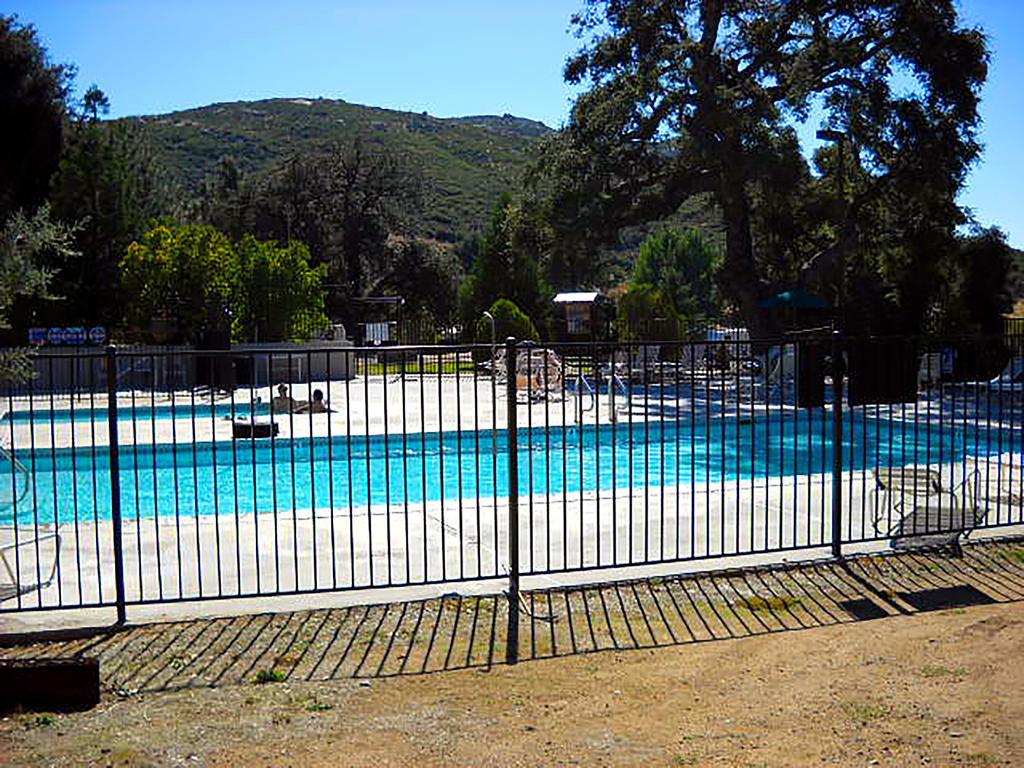Oakzanita Springs Camping Resort Cabin 1 Descanso Luaran gambar